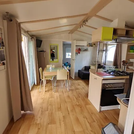 Holiday home Chaleureux A Avec Piscine Partagee
