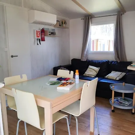 Holiday home Chaleureux A Avec Piscine Partagee *