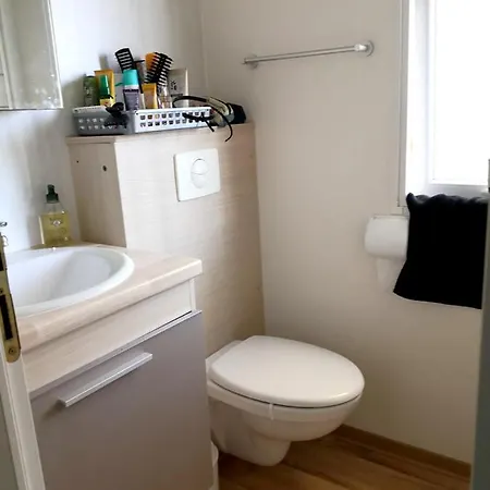 Chaleureux A Avec Piscine Partagee